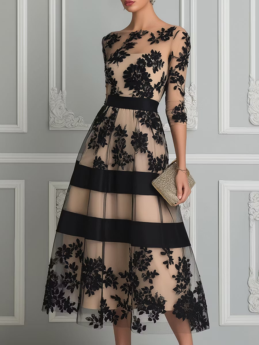 Robe Midi A-Line en Dentelle Noire Élégante